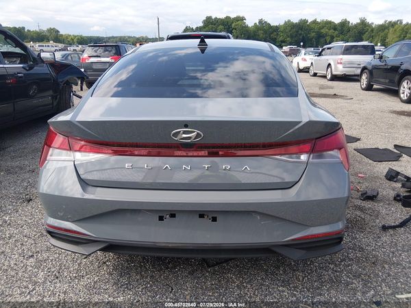 2022 HYUNDAI ELANTRA SE