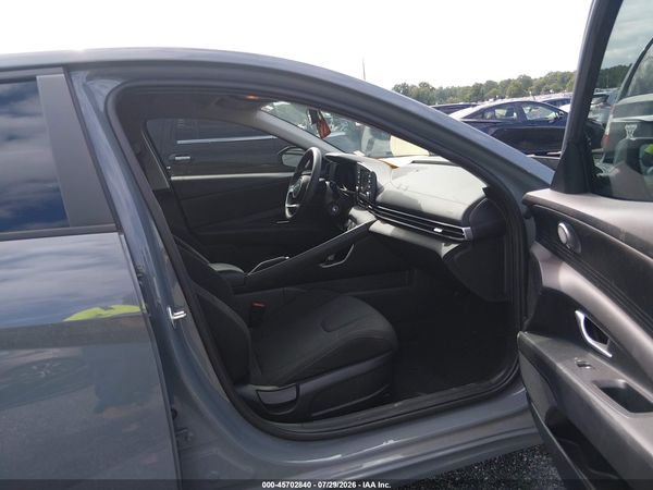 2022 HYUNDAI ELANTRA SE