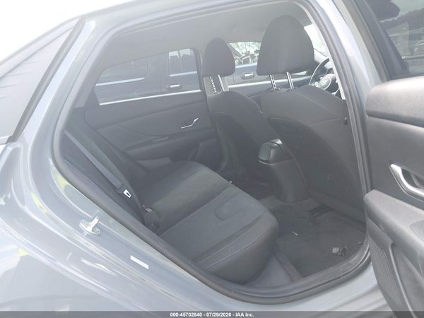 2022 HYUNDAI ELANTRA SE