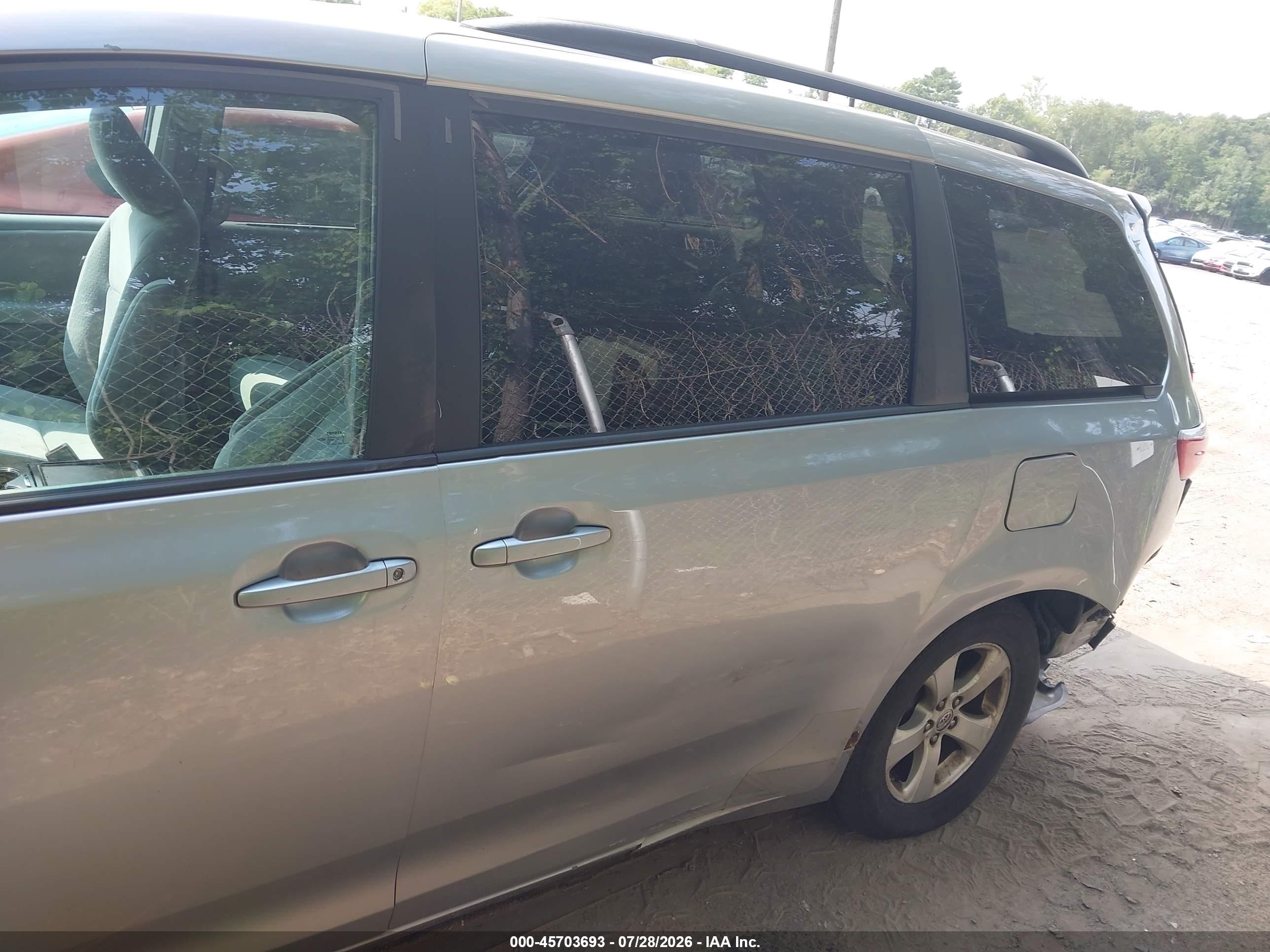 2017 TOYOTA SIENNA LE 8 PASSENGER