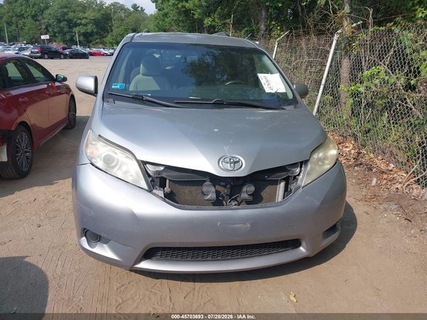 2017 TOYOTA SIENNA LE 8 PASSENGER
