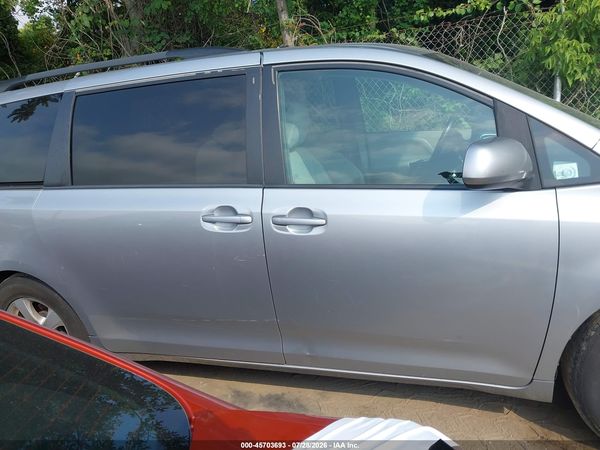 2017 TOYOTA SIENNA LE 8 PASSENGER