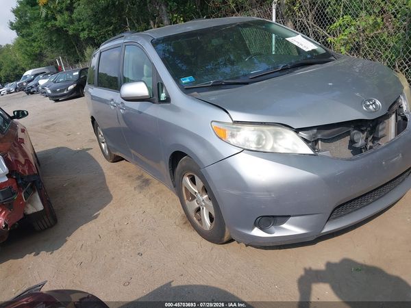 2017 TOYOTA SIENNA LE 8 PASSENGER