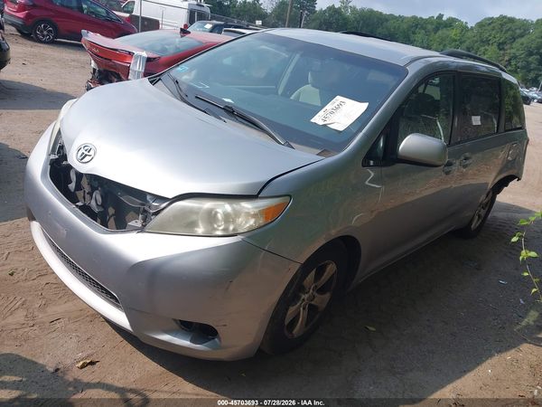 2017 TOYOTA SIENNA LE 8 PASSENGER