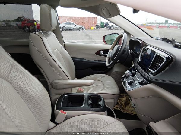 2017 CHRYSLER PACIFICA LIMITED — I5