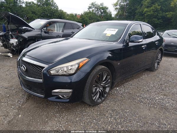2016 INFINITI Q70 3.7X