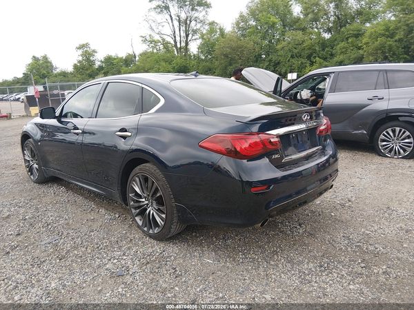 2016 INFINITI Q70 3.7X