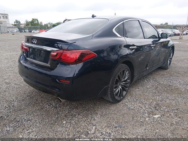 2016 INFINITI Q70 3.7X
