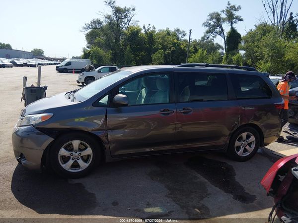 2016 TOYOTA SIENNA LE 8 PASSENGER