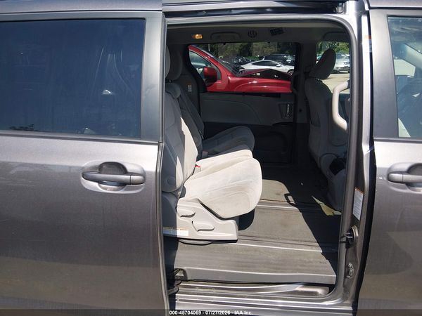 2016 TOYOTA SIENNA LE 8 PASSENGER