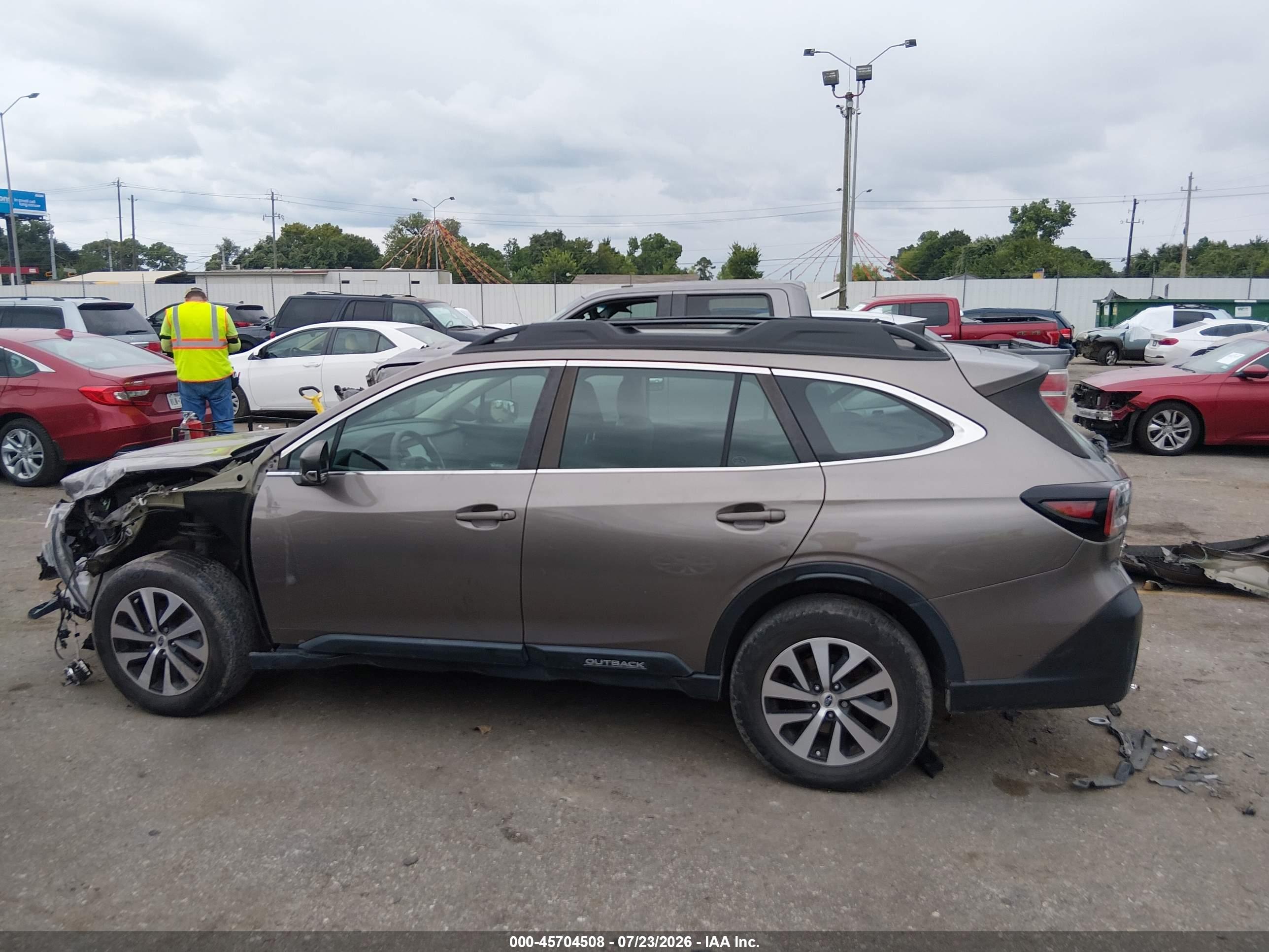 2022 SUBARU OUTBACK Base