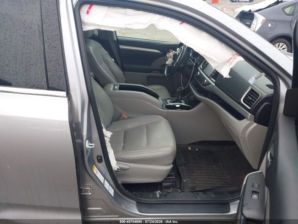 2016 TOYOTA HIGHLANDER XLE V6