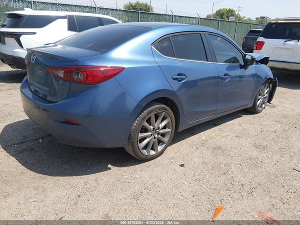 2018 MAZDA MAZDA3 TOURING