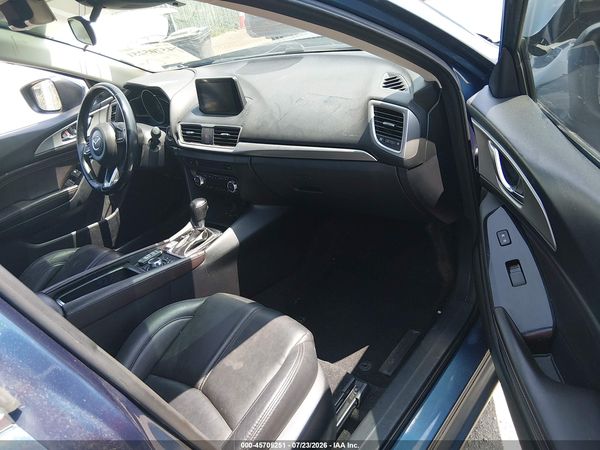2018 MAZDA MAZDA3 TOURING