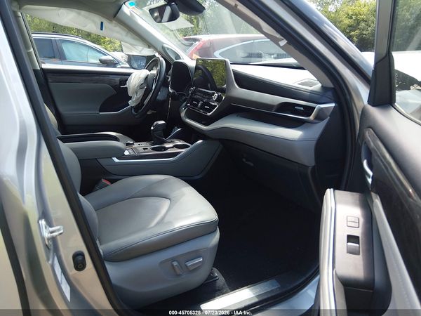 2020 TOYOTA HIGHLANDER LIMITED