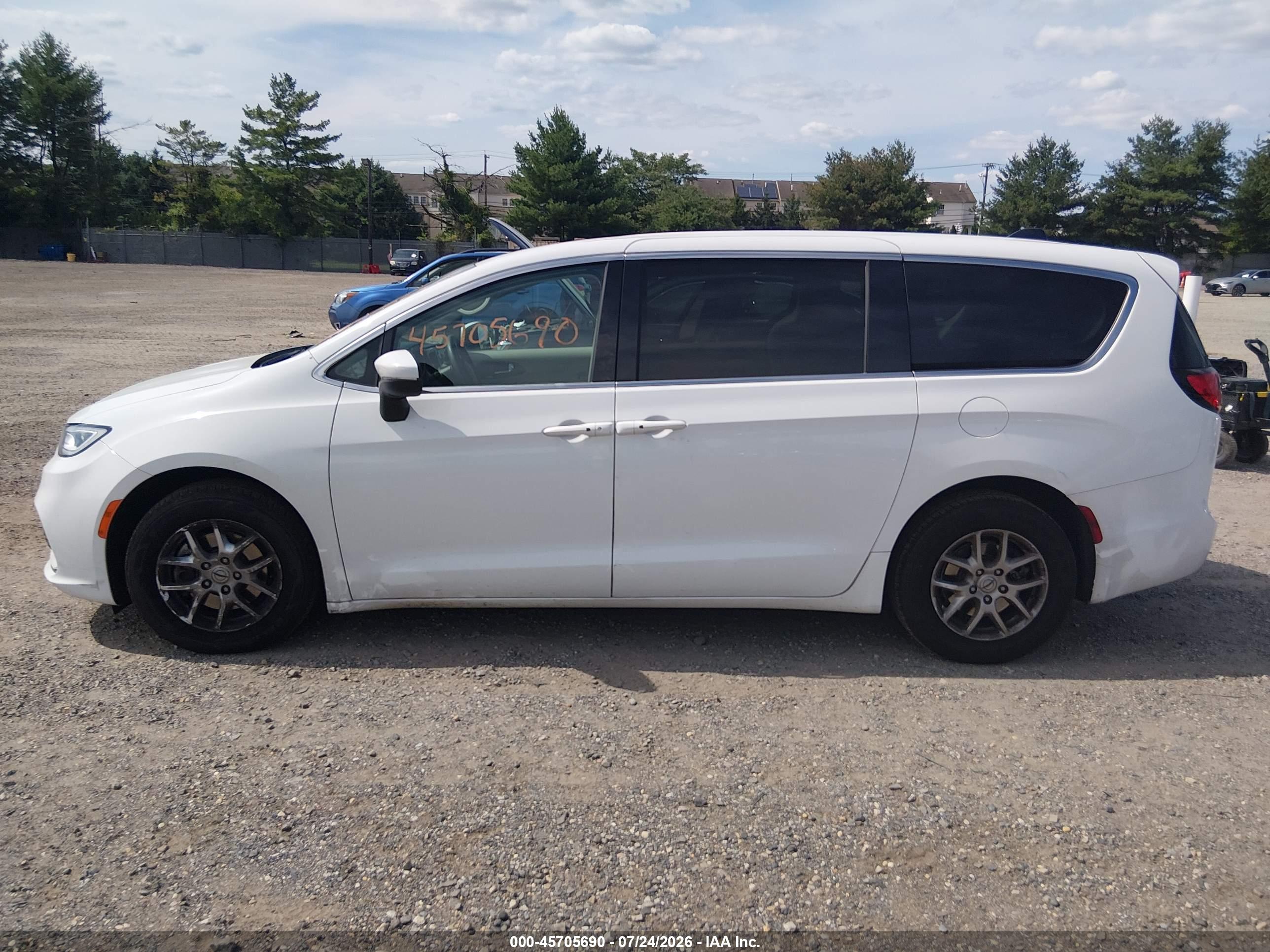 2023 CHRYSLER PACIFICA TOURING L
