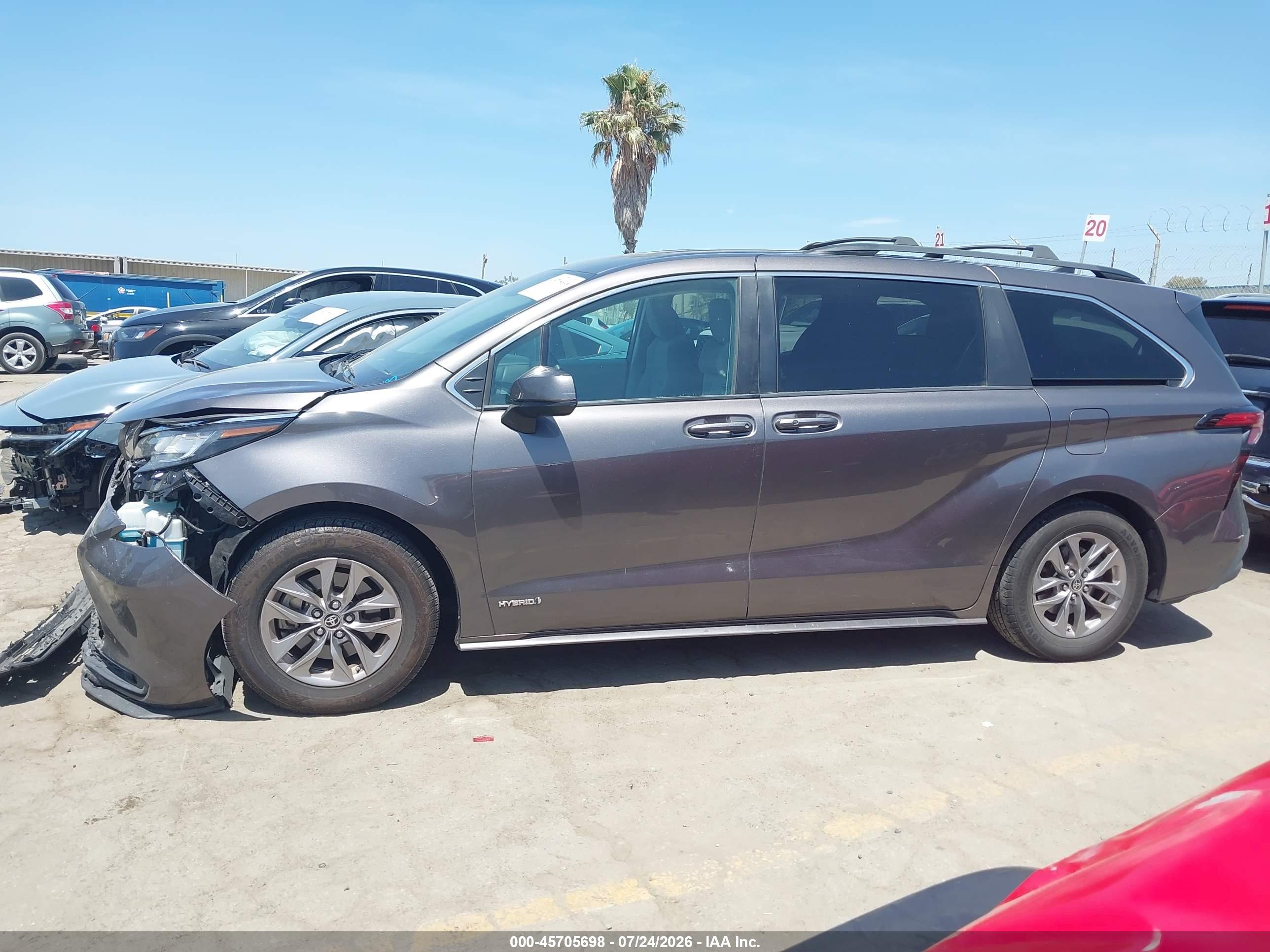 2021 TOYOTA SIENNA LE