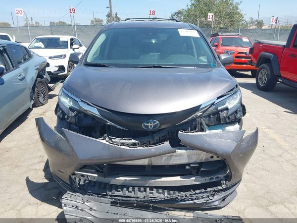 2021 TOYOTA SIENNA LE