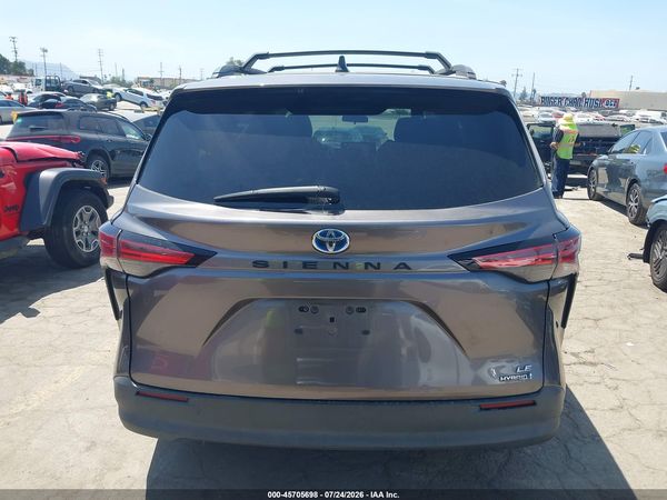 2021 TOYOTA SIENNA LE