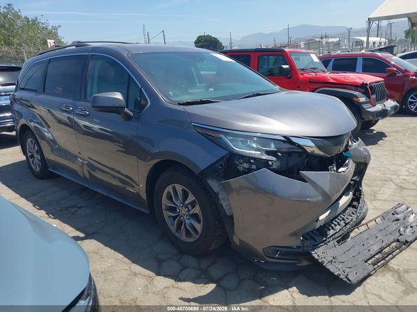 2021 TOYOTA SIENNA LE