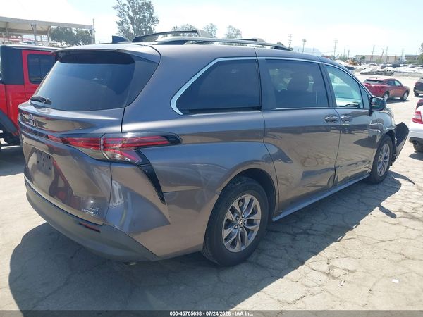 2021 TOYOTA SIENNA LE