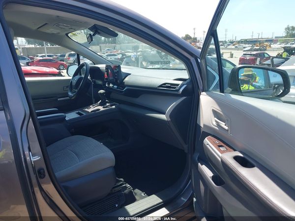 2021 TOYOTA SIENNA LE