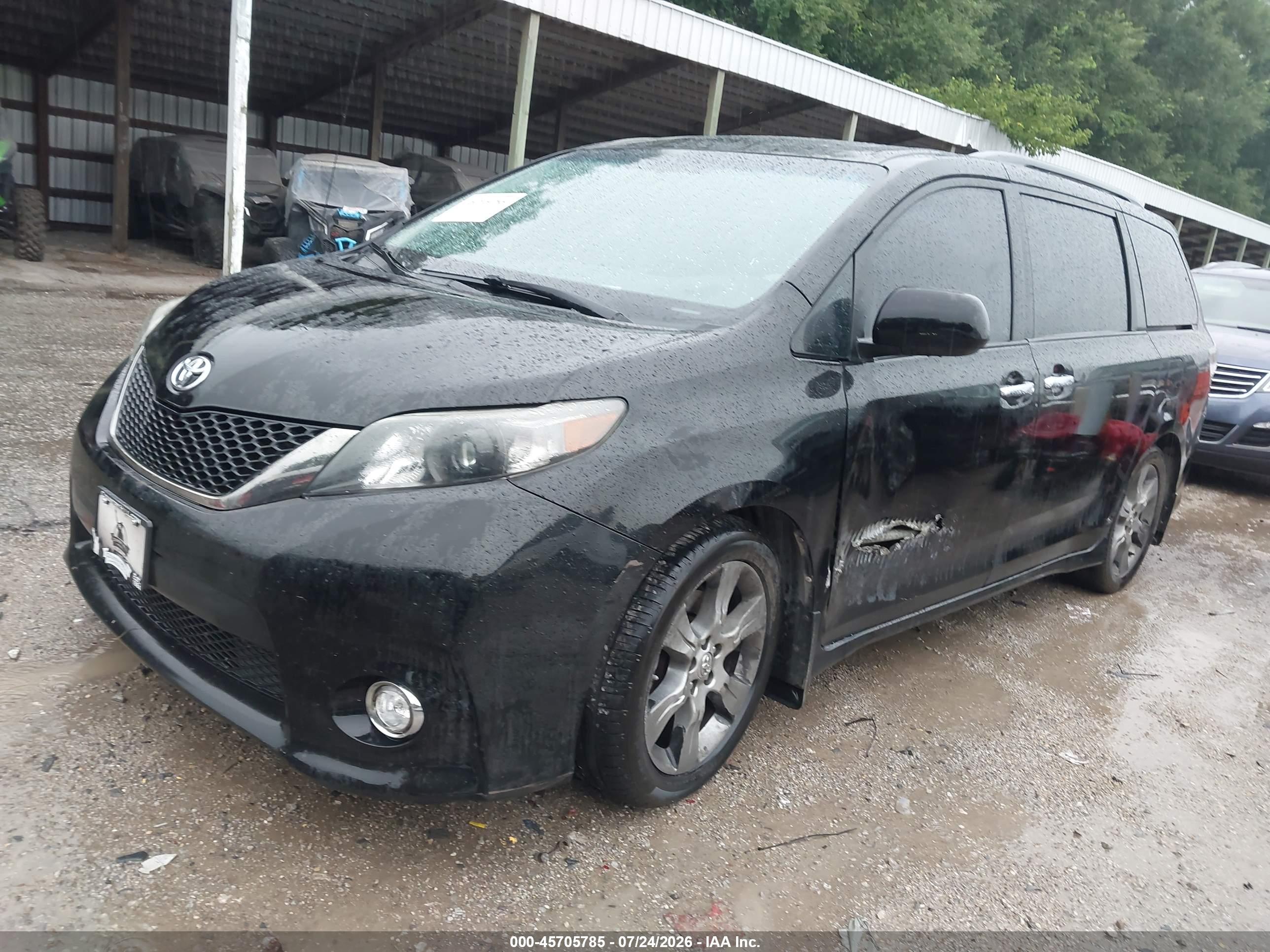 2014 TOYOTA SIENNA SE 8 PASSENGER — I2