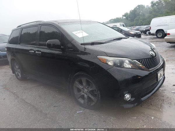2014 TOYOTA SIENNA SE 8 PASSENGER — I1