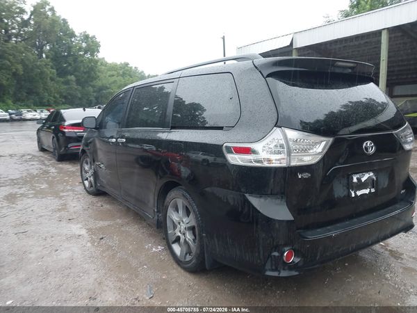 2014 TOYOTA SIENNA SE 8 PASSENGER — I3