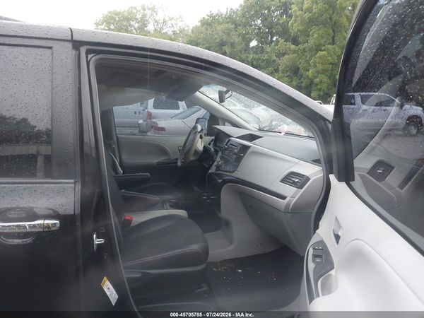 2014 TOYOTA SIENNA SE 8 PASSENGER — I5