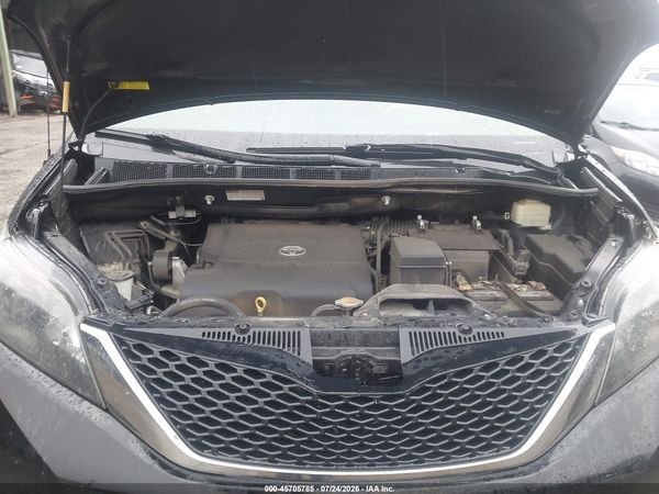 2014 TOYOTA SIENNA SE 8 PASSENGER — I10