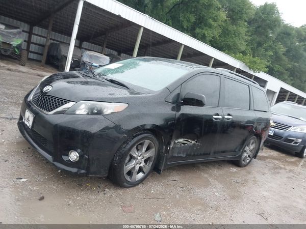 2014 TOYOTA SIENNA SE 8 PASSENGER — I117