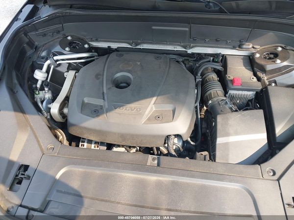 2017 VOLVO XC90 T6 MOMENTUM