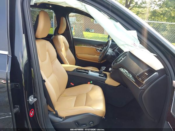 2017 VOLVO XC90 T6 MOMENTUM