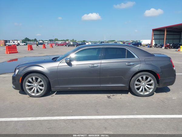 2019 CHRYSLER 300