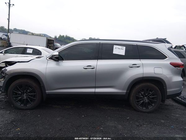 2019 TOYOTA HIGHLANDER SE