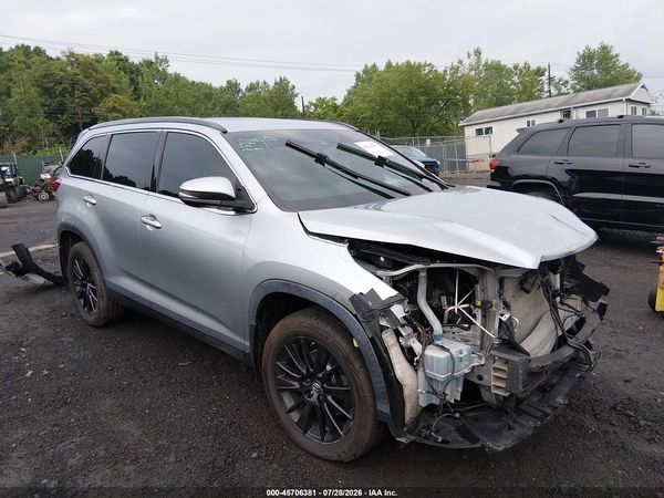 2019 TOYOTA HIGHLANDER SE