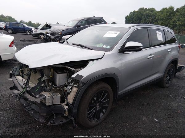 2019 TOYOTA HIGHLANDER SE