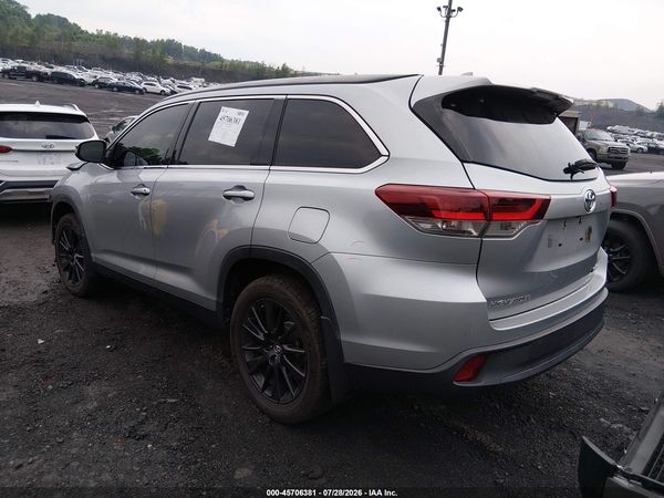 2019 TOYOTA HIGHLANDER SE