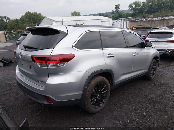 2019 TOYOTA HIGHLANDER SE