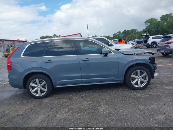 2022 VOLVO XC90 T5 MOMENTUM 7 PASSENGER