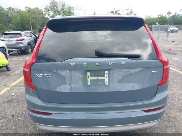 2022 VOLVO XC90 T5 MOMENTUM 7 PASSENGER