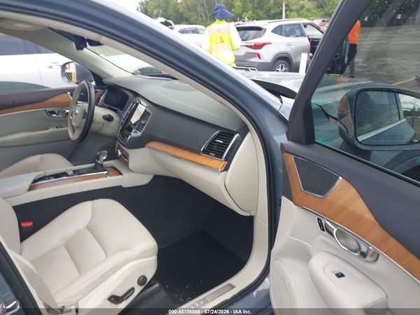 2022 VOLVO XC90 T5 MOMENTUM 7 PASSENGER