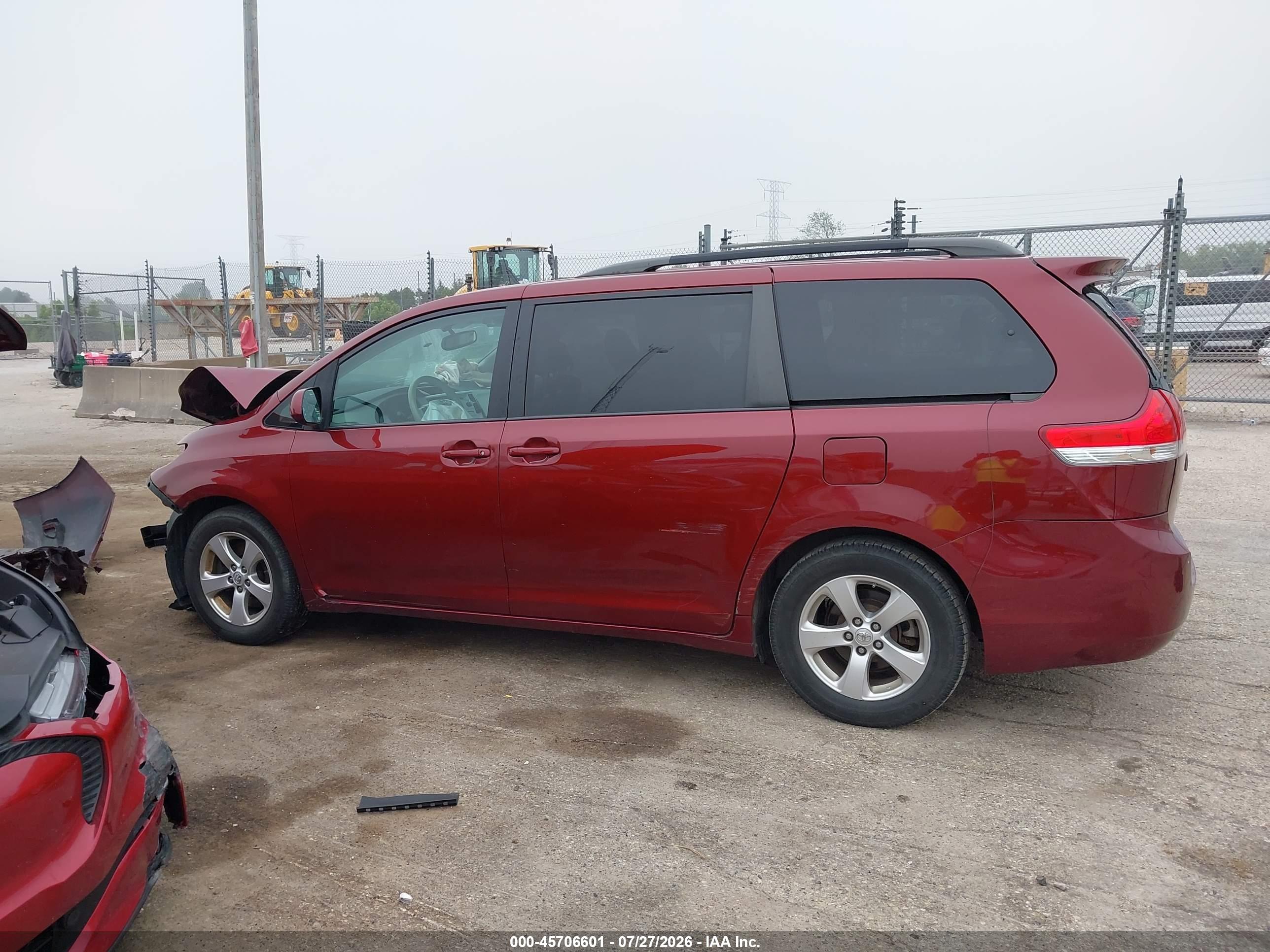 2014 TOYOTA SIENNA LE V6 8 PASSENGER