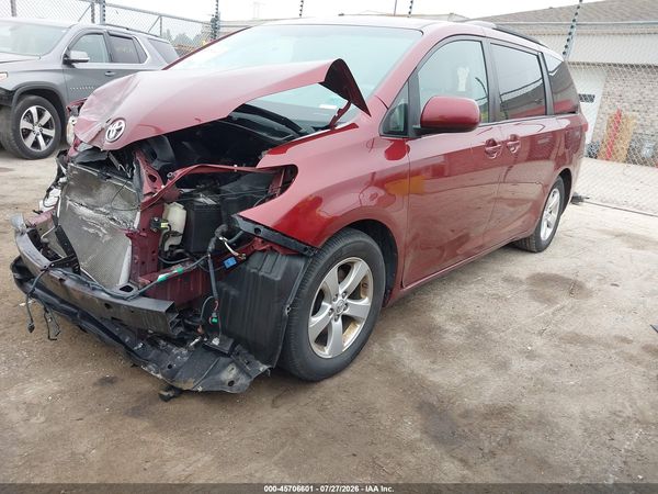 2014 TOYOTA SIENNA LE V6 8 PASSENGER