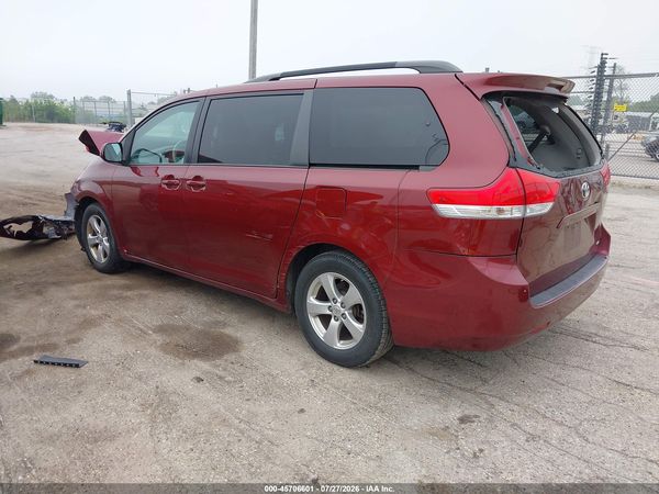 2014 TOYOTA SIENNA LE V6 8 PASSENGER