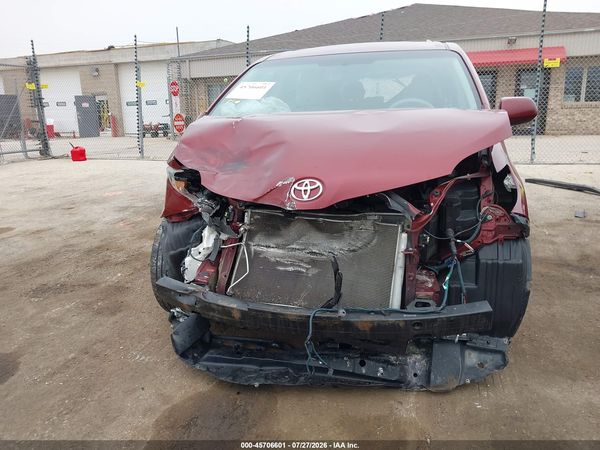 2014 TOYOTA SIENNA LE V6 8 PASSENGER