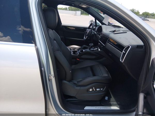 2019 PORSCHE CAYENNE