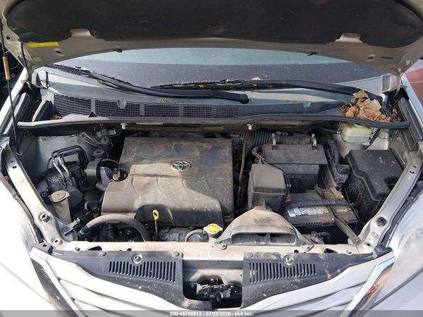2015 TOYOTA SIENNA LE 8 PASSENGER