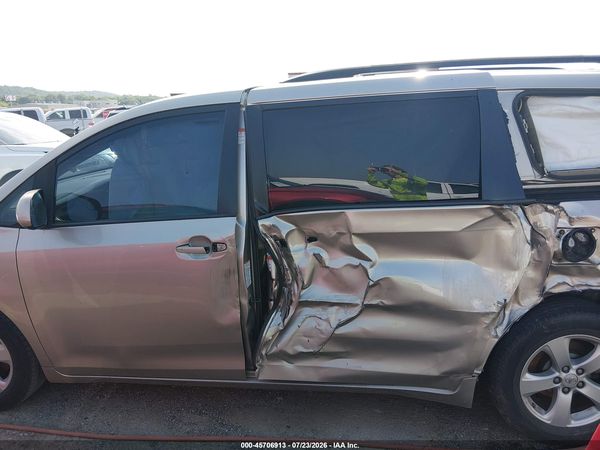 2015 TOYOTA SIENNA